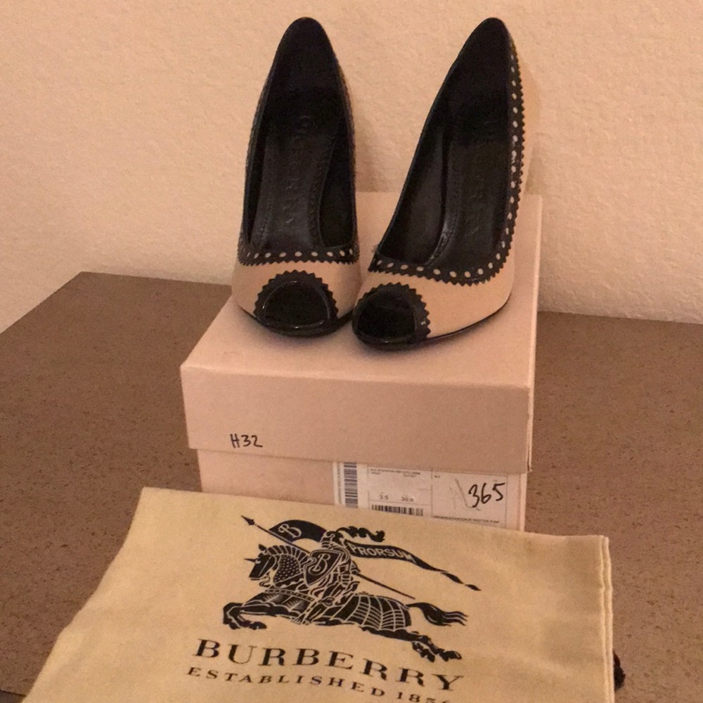 Burberry Brogue Stockton 85 peep toe pump Size 6.5